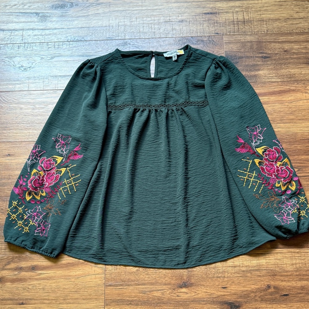 Figueroa & Flower Women’s Embroidered Floral Sleeve Boho Blouse Size Medium - Picture 3 of 8